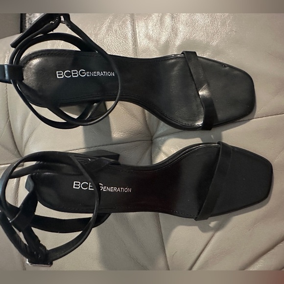 BCBG Generation black strappy heels size 7.5 - Picture 3 of 5